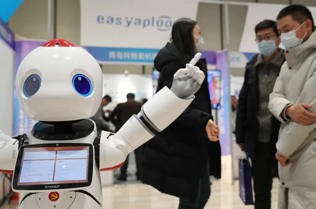 231226011600service robots